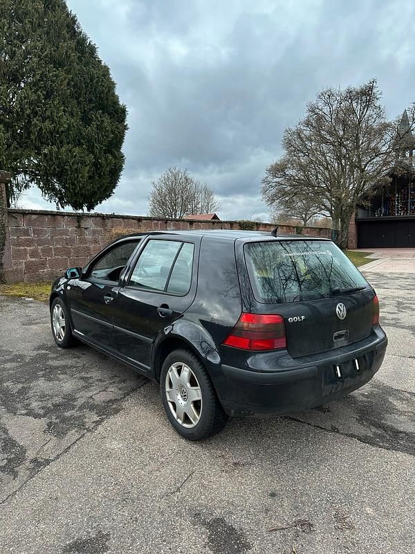 Gebraucht VW Golf IV 90 PS (66 kW) 2001 Schwarz Kleinwagen