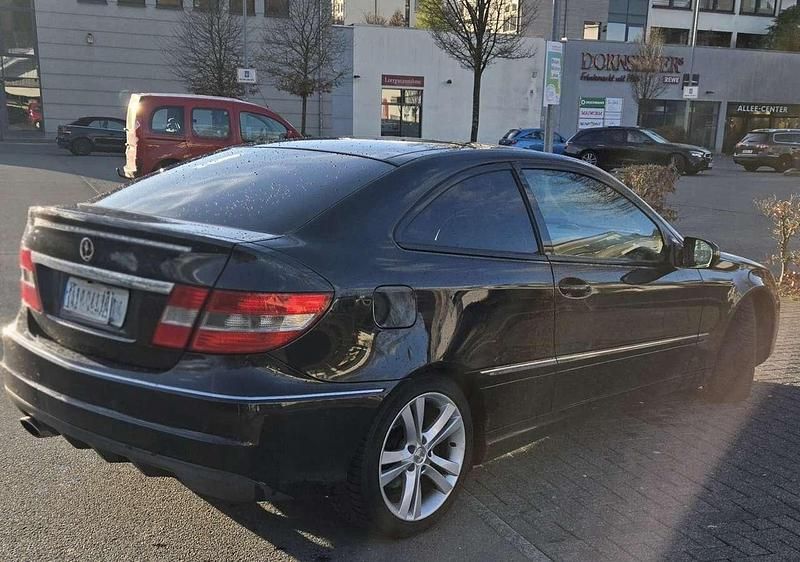 Gebraucht Mercedes CLC200 184 PS (135 kW) 2010 Schwarz Kleinwagen