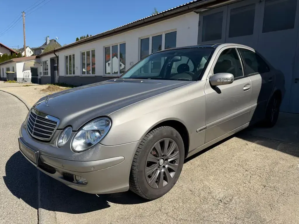 Second-hand Mercedes E220 150 CP (110 kW) 2004 Argintiu Berlinǎ