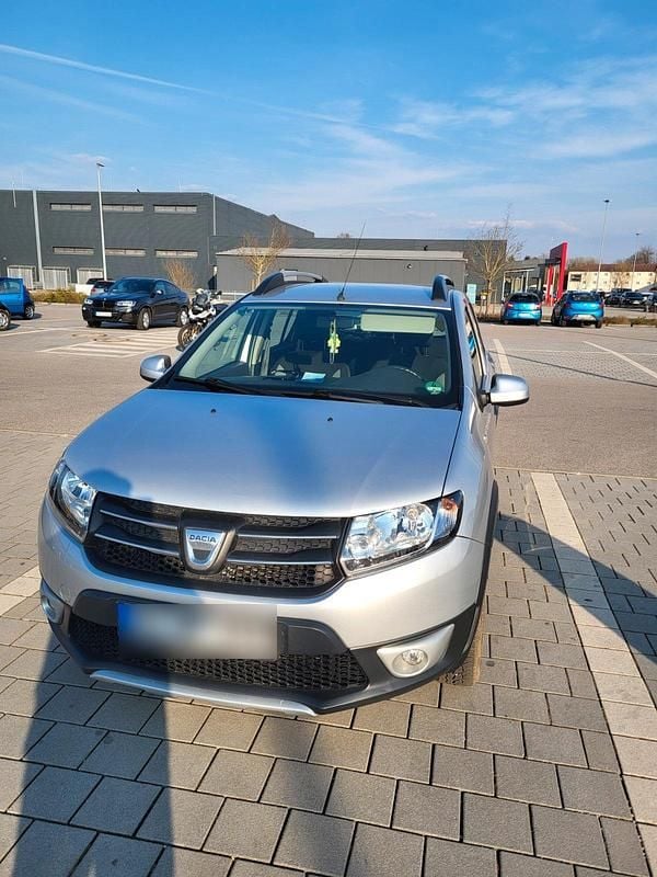 Gebraucht Dacia Sandero Stepway 90 PS (66 kW) 2013 Silber Kleinwagen