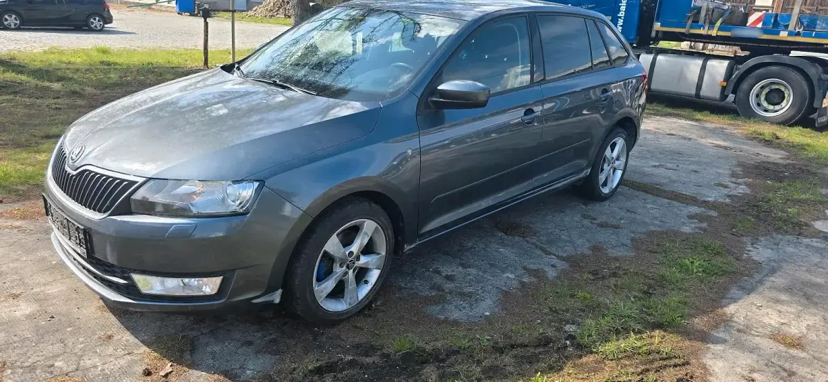 Usata Skoda Rapid 105 CV (77 kW) 2015 Grigio Utilitaria