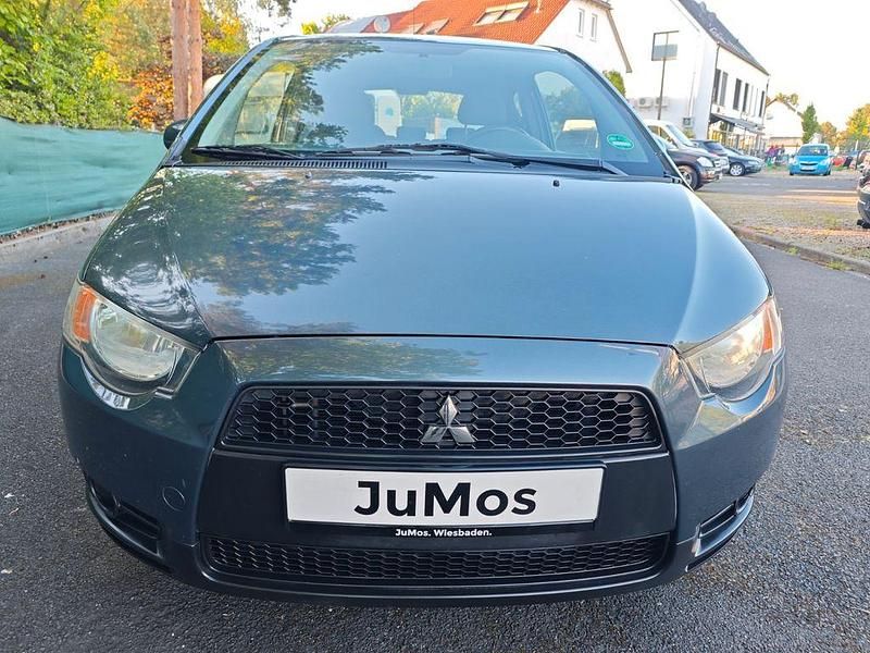 Gebraucht Mitsubishi Colt Basis 75 PS (55 kW) 2009 Braun Limousine