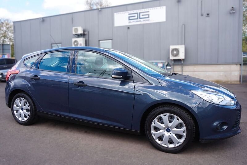 Grau Gebraucht 2014 Ford Focus Ambiente Limousine | 4.400 € (Guter Preis) - Bild 1/4