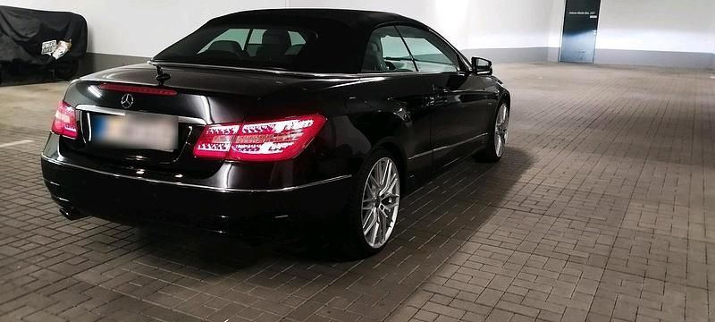 Gebraucht Mercedes E250 Avantgarde 207 PS (152 kW) 2010 Schwarz Cabrio