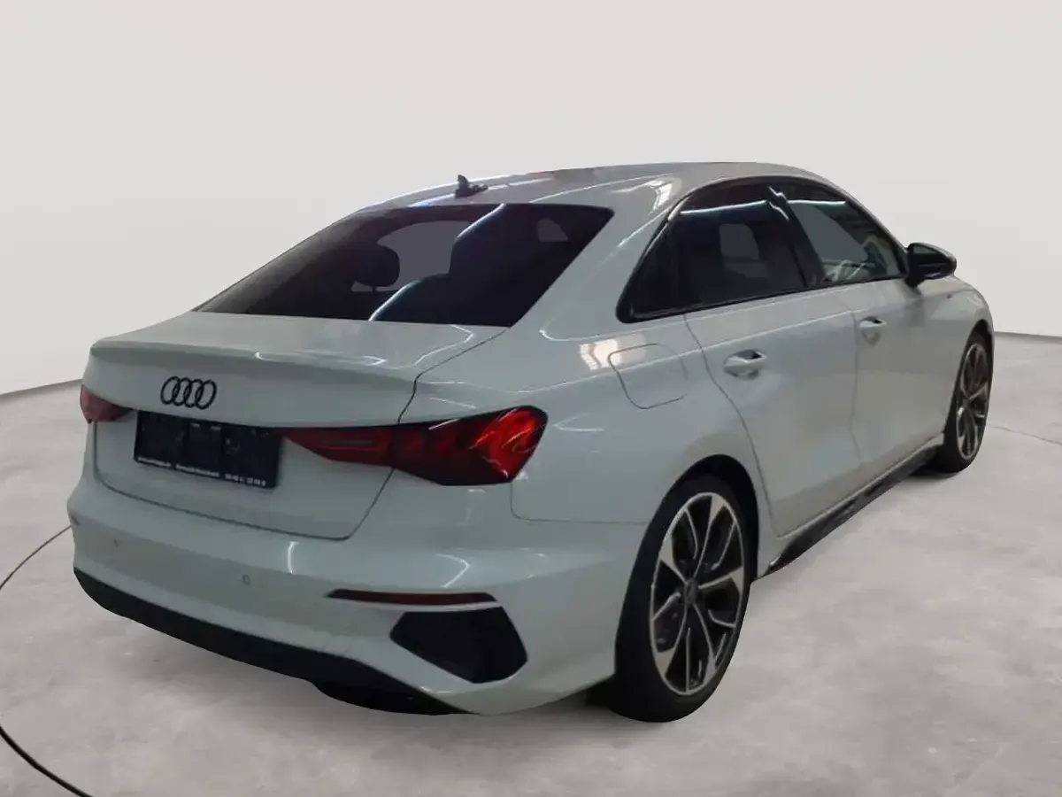 Gebraucht Audi A3 S-Line 150 PS (110 kW) 2023 Gletscherweiss metallic Limousine