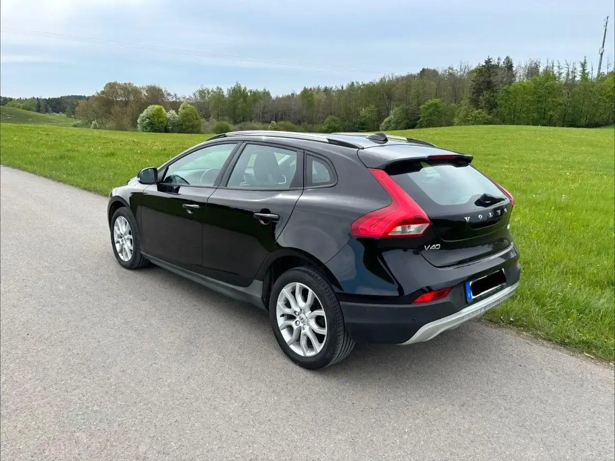 Gebraucht Volvo V40 CC 120 PS (88 kW) 2017 Schwarz Kombi