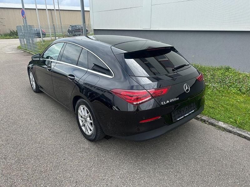 Gebraucht Mercedes CLA200 Shooting Brake 150 PS (110 kW) 2021 Schwarz Kombi
