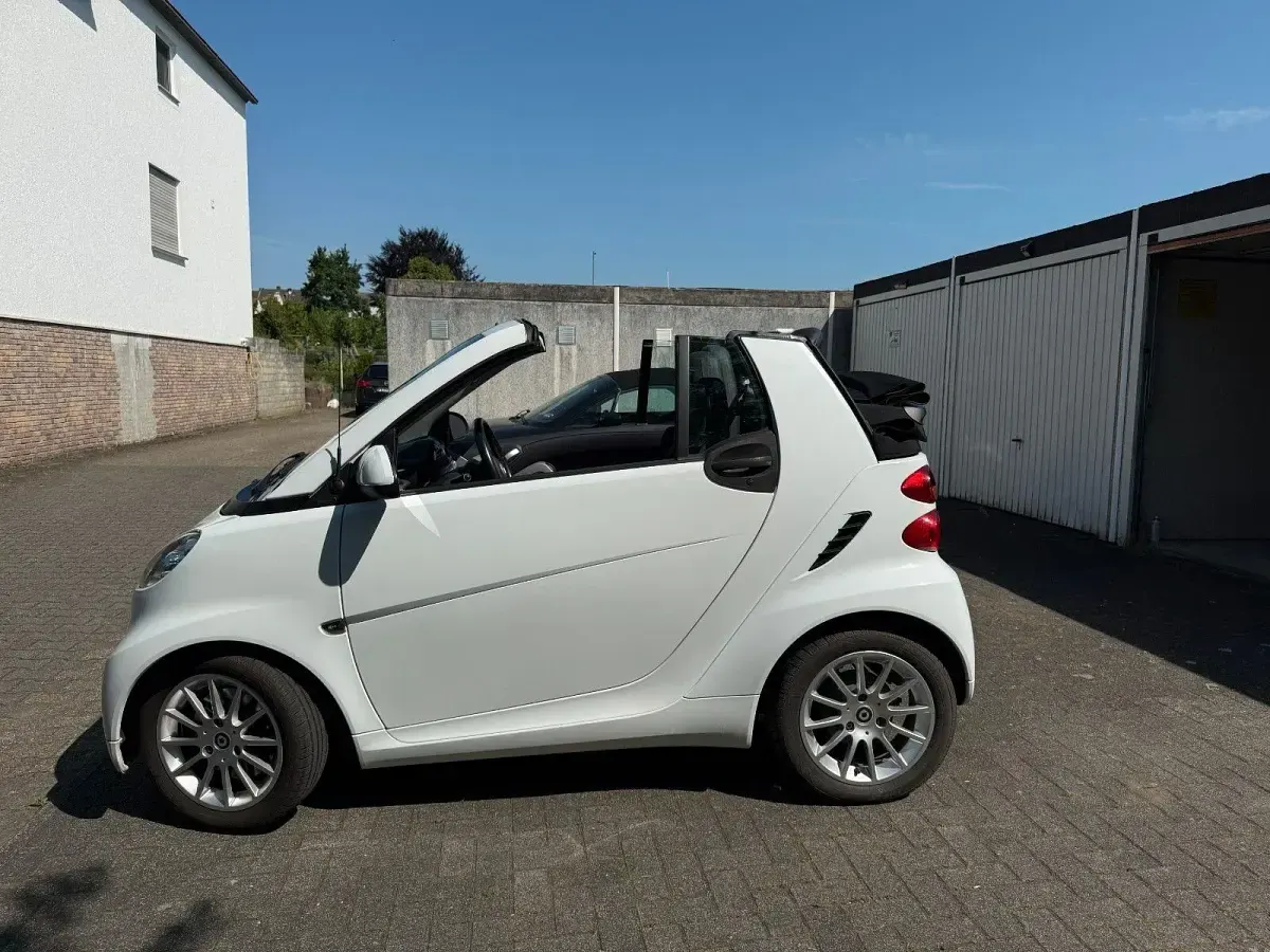 Gebraucht Smart ForTwo Cabrio Passion 71 PS (52 kW) 2012 Weiß Cabrio