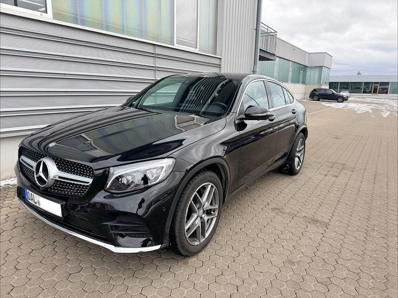 Schwarz Gebraucht 2017 Mercedes GLC250 AMG line Coupé | 27.000 € (Guter Preis) - Bild 1/4