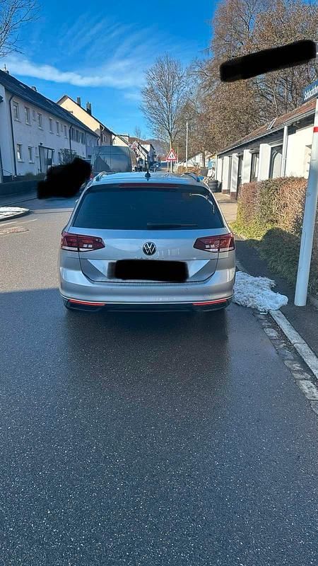 Gebraucht VW Passat 150 PS (110 kW) 2022 Silber Kombi