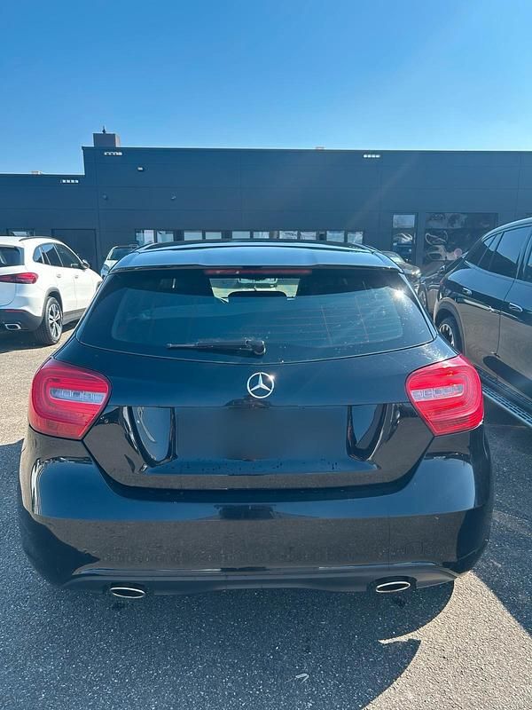 Gebraucht Mercedes A200 136 PS (100 kW) 2012 Schwarz Kleinwagen