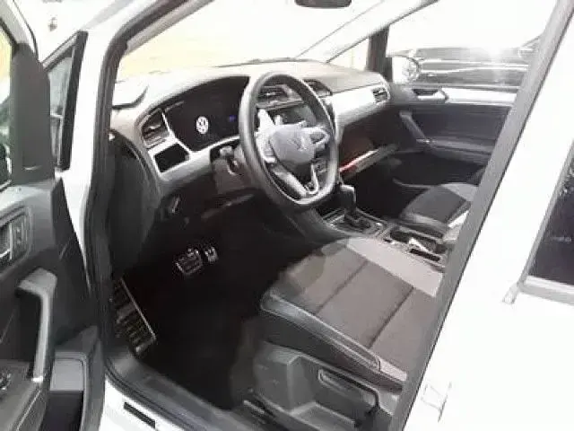 Gebraucht VW Touran Goal 150 PS (110 kW) 2025 Weiß Van / Kleinbus