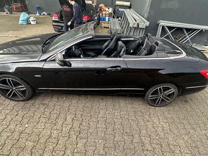 Gebraucht Mercedes E220 Elegance 170 PS (125 kW) 2012 Schwarz Cabrio