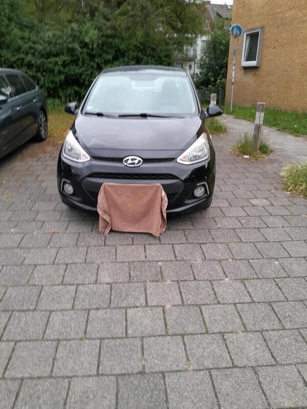 Schwarz Gebraucht 2014 Hyundai i10 Kleinwagen | 3.333 € (Fairer Preis) - Bild 1/4