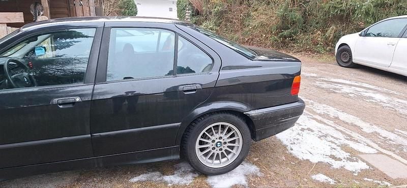Gebraucht BMW 316 101 PS (74 kW) 1997 Schwarz Limousine