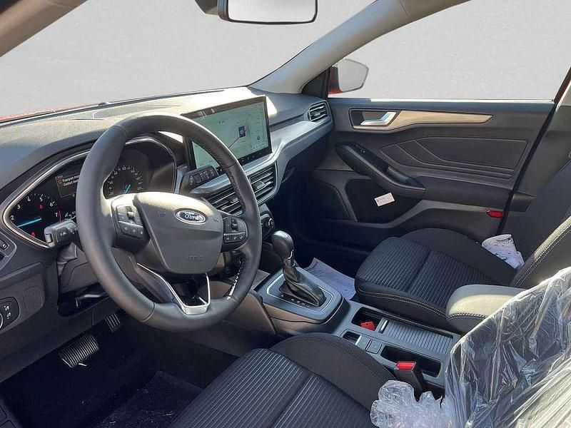 Neu Ford Focus Titanium 155 PS (114 kW) 2025 Rot Kombi