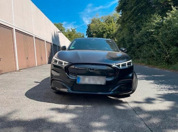 Schwarz Gebraucht 2022 Ford Mustang Mach-E SUV | 30.000 € (Superpreis) - Bild 1/4
