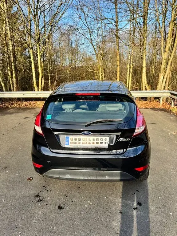 Gebraucht Ford Fiesta Titanium 95 PS (69 kW) 2015 Schwarz Kleinwagen