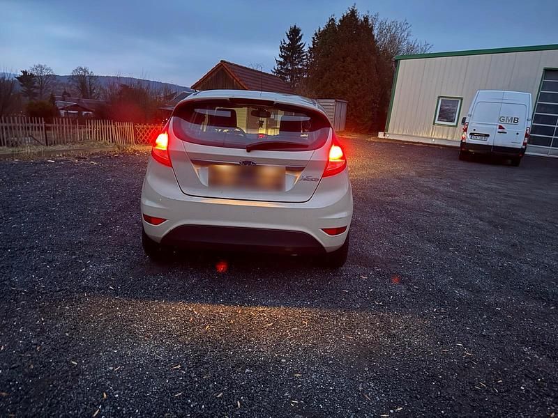 Gebraucht Ford Fiesta 82 PS (60 kW) 2009 Beige Kleinwagen