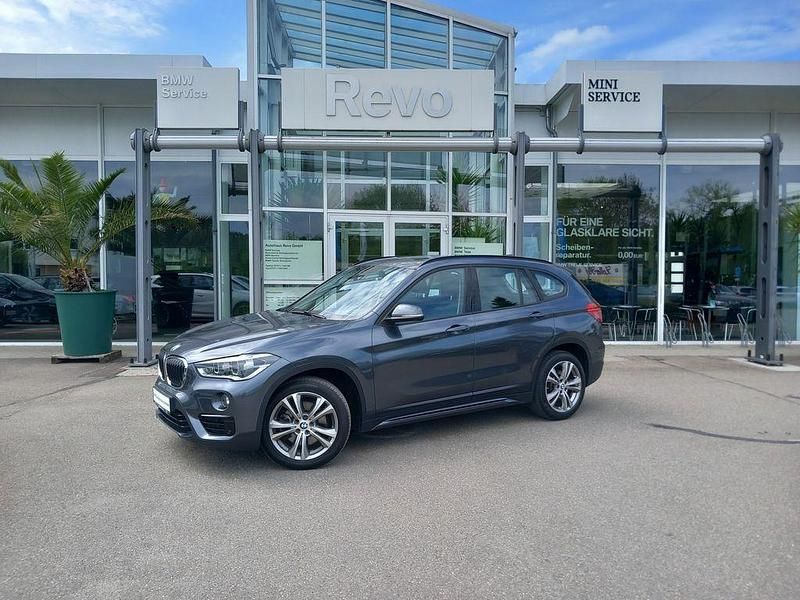 Grau Gebraucht 2016 BMW X1 Sport Line SUV | 19.840 € (Etwas zu teuer) - Bild 1/4