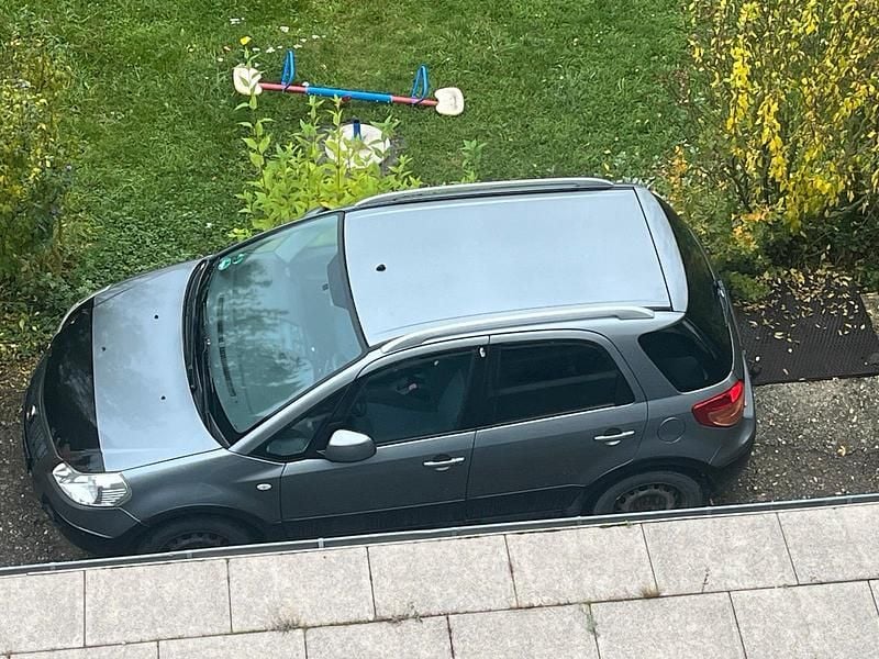 Grau Gebraucht 2008 Fiat Sedici SUV | 650 € (Fairer Preis) - Bild 1/4