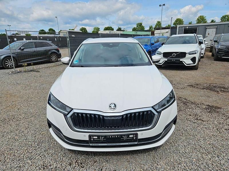 Weiß Gebraucht 2021 Skoda Octavia First Edition Kombi | 15.900 € (Guter Preis) - Bild 1/4
