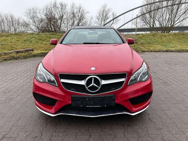 Gebraucht Mercedes E200 Sport Edition 184 PS (135 kW) 2015 Rot Coupé