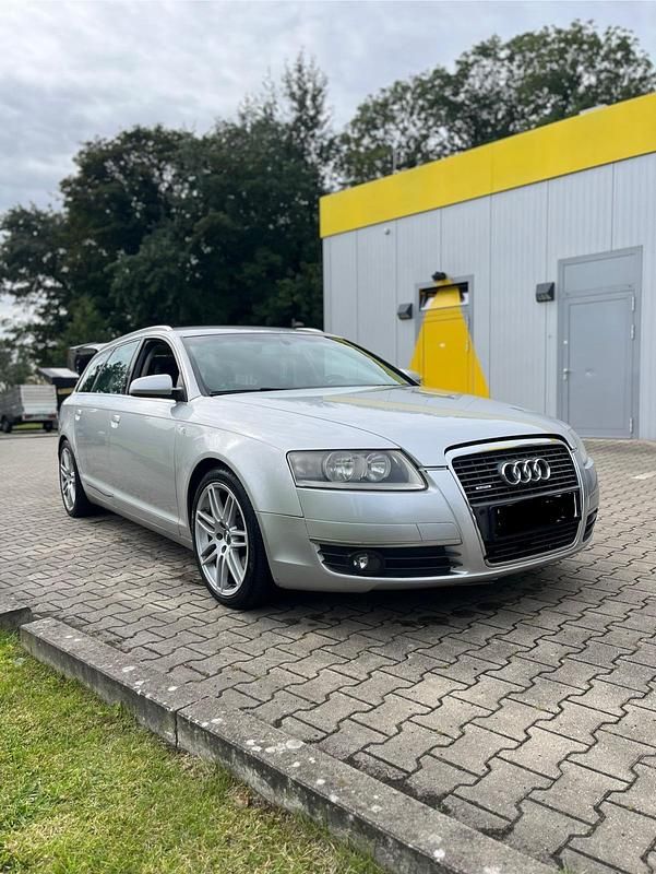 Silber Gebraucht 2005 Audi A6 Kombi | 3.000 € (Etwas zu teuer) - Bild 1/4