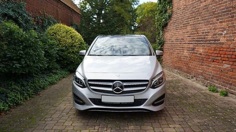 Gebraucht Mercedes B200 Urban 136 PS (100 kW) 2015 Silber Van / Kleinbus