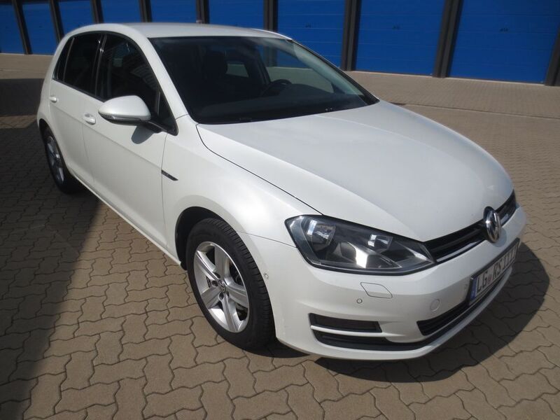 Weiß Gebraucht 2015 VW Golf VII Cup Limousine | 10.240 € (Fairer Preis) - Bild 1/4