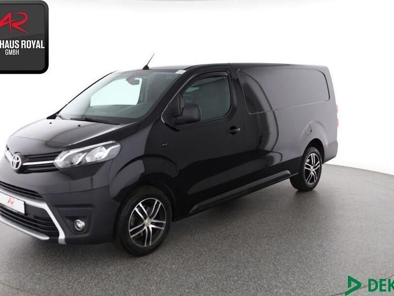 Schwarz (metallic) Gebraucht 2023 Toyota Proace Comfort Van / Kleinbus | 22.880 € - Bild 1/4