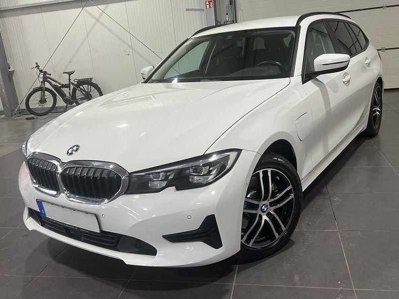 Gebraucht BMW 320e Advantage 204 PS (150 kW) 2021 Weiß Kombi