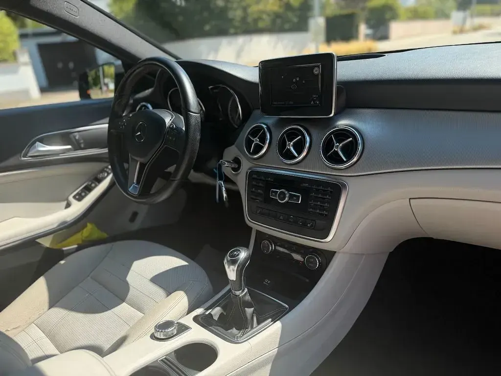 Gebraucht Mercedes CLA180 Urban 122 PS (89 kW) 2014 Schwarz Coupé