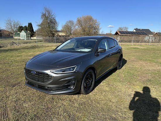 Neu Ford Focus Titanium X 155 PS (114 kW) 2026 Grau Limousine