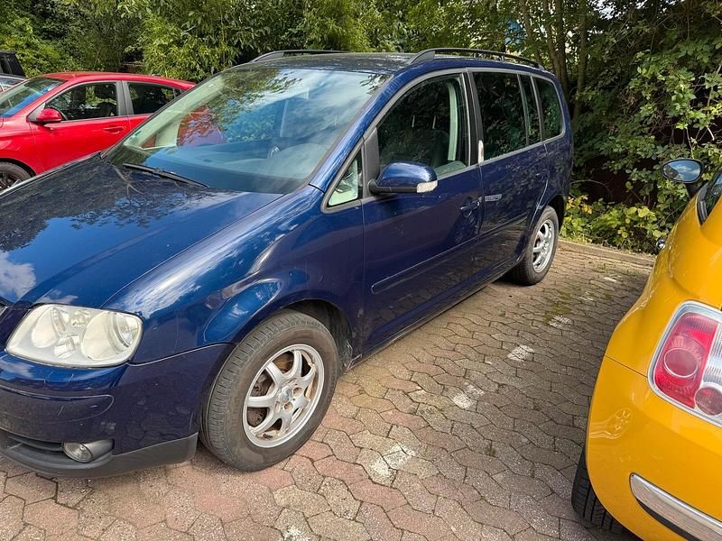 Blau Gebraucht 2004 VW Touran Van / Kleinbus | 1.820 € (Fairer Preis) - Bild 1/4