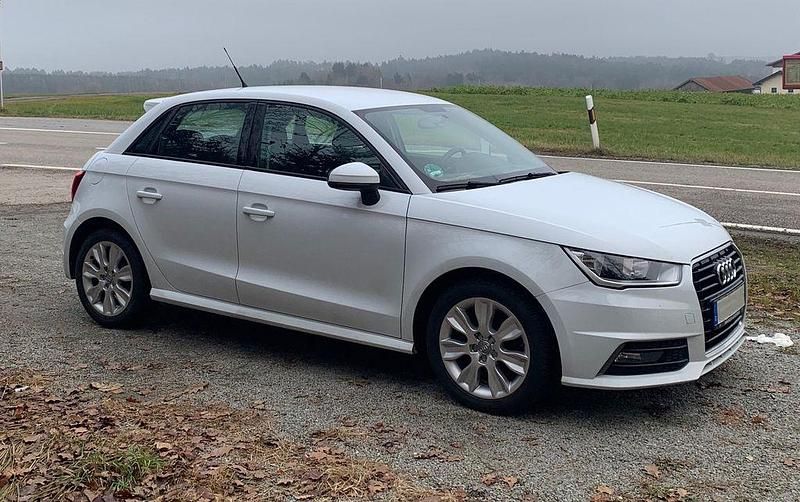 Weiß Gebraucht 2016 Audi A1 Sportback Sport Kleinwagen | 13.000 € (Etwas zu teuer) - Bild 1/4