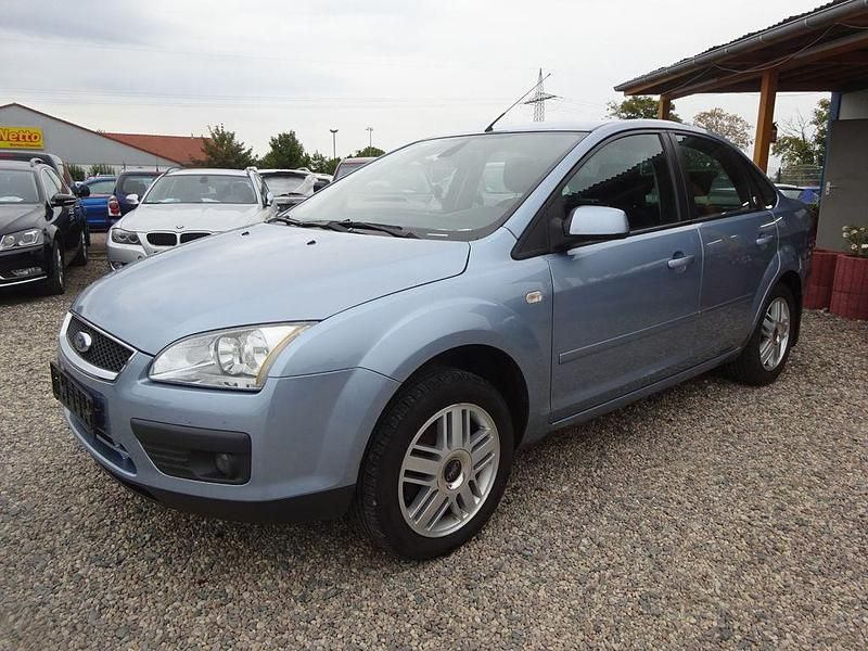 Blau Gebraucht 2006 Ford Focus Ghia Limousine | 1.300 € (Superpreis) - Bild 1/4