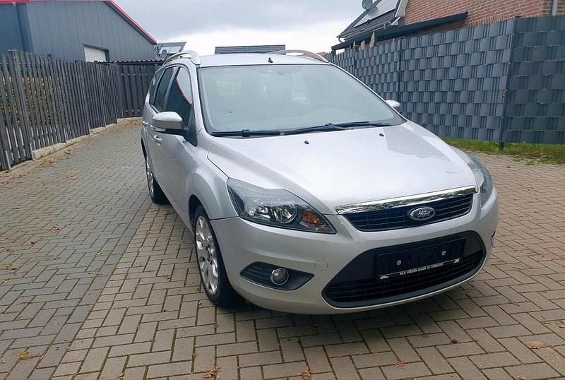 Silber Gebraucht 2009 Ford Focus Kombi | 2.650 € (Fairer Preis) - Bild 1/4