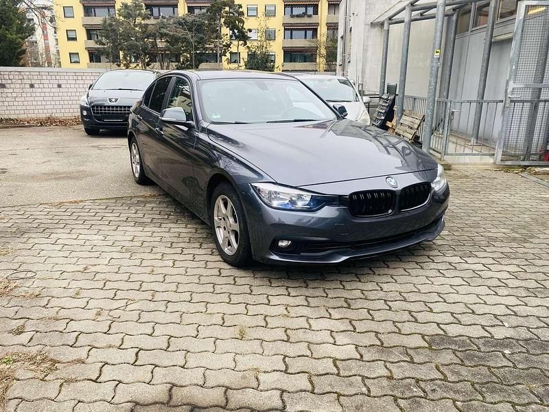 Gebraucht BMW 318 150 PS (110 kW) 2017 Grau Limousine