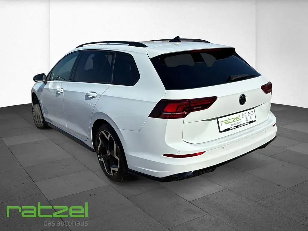 Gebraucht VW Golf VIII R-line 150 PS (110 kW) 2025 Weiß Kombi