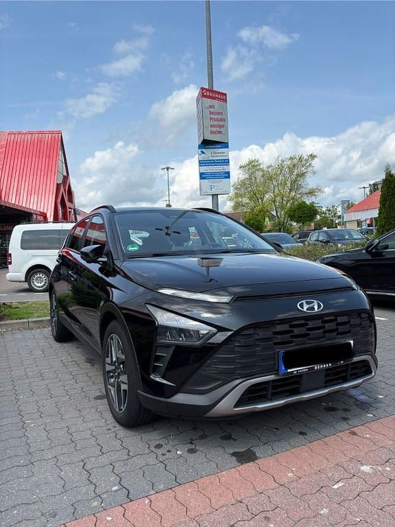 Schwarz Gebraucht 2021 Hyundai Bayon Intro Edition SUV | 16.500 € (Fairer Preis) - Bild 1/4