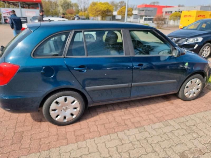 Gebraucht Skoda Fabia 75 PS (55 kW) 2013 Blau Kombi