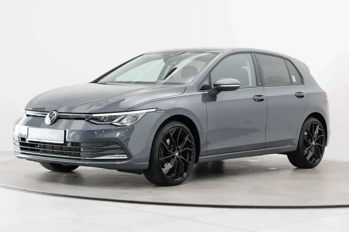 Gebraucht VW Golf VIII Active 150 PS (110 kW) 2022 Grau Limousine