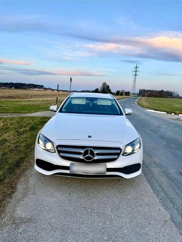 Gebraucht Mercedes E220 Avantgarde 194 PS (142 kW) 2017 Weiß Kombi
