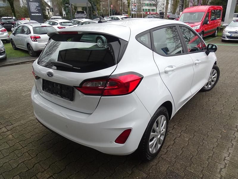 Gebraucht Ford Fiesta Cool & Connect 101 PS (74 kW) 2022 Weiß Kleinwagen