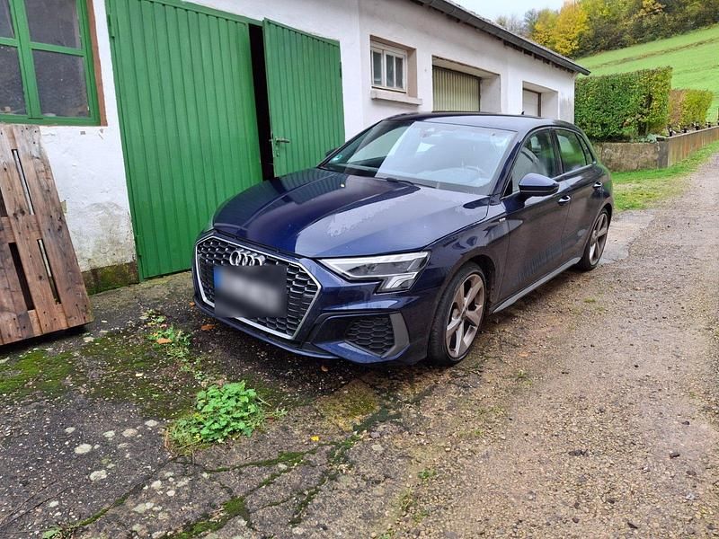 Blau Gebraucht 2023 Audi A3 Sportback S-Line Limousine | 26.000 € (Guter Preis) - Bild 1/4