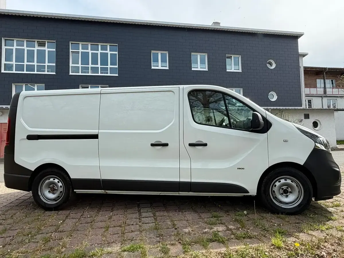 Usata Opel Vivaro 140 CV (102 kW) 2016 Bianco Monovolume