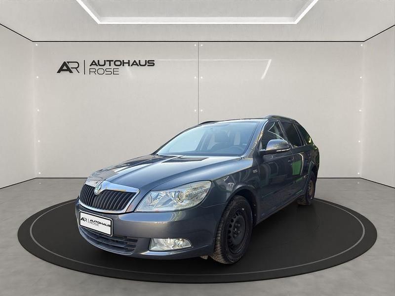 Grau Gebraucht 2011 Skoda Octavia Family Kombi | 6.490 € (Etwas zu teuer) - Bild 1/4