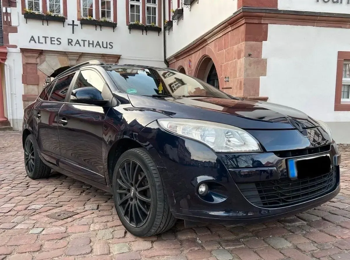 Gebraucht Renault Mégane GrandTour 131 PS (96 kW) 2010 Blau Kombi