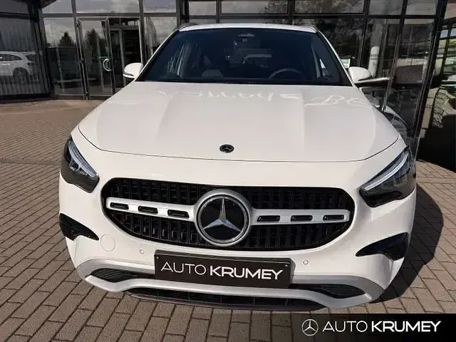 Gebraucht Mercedes GLA180 136 PS (100 kW) 2026 Weiß SUV